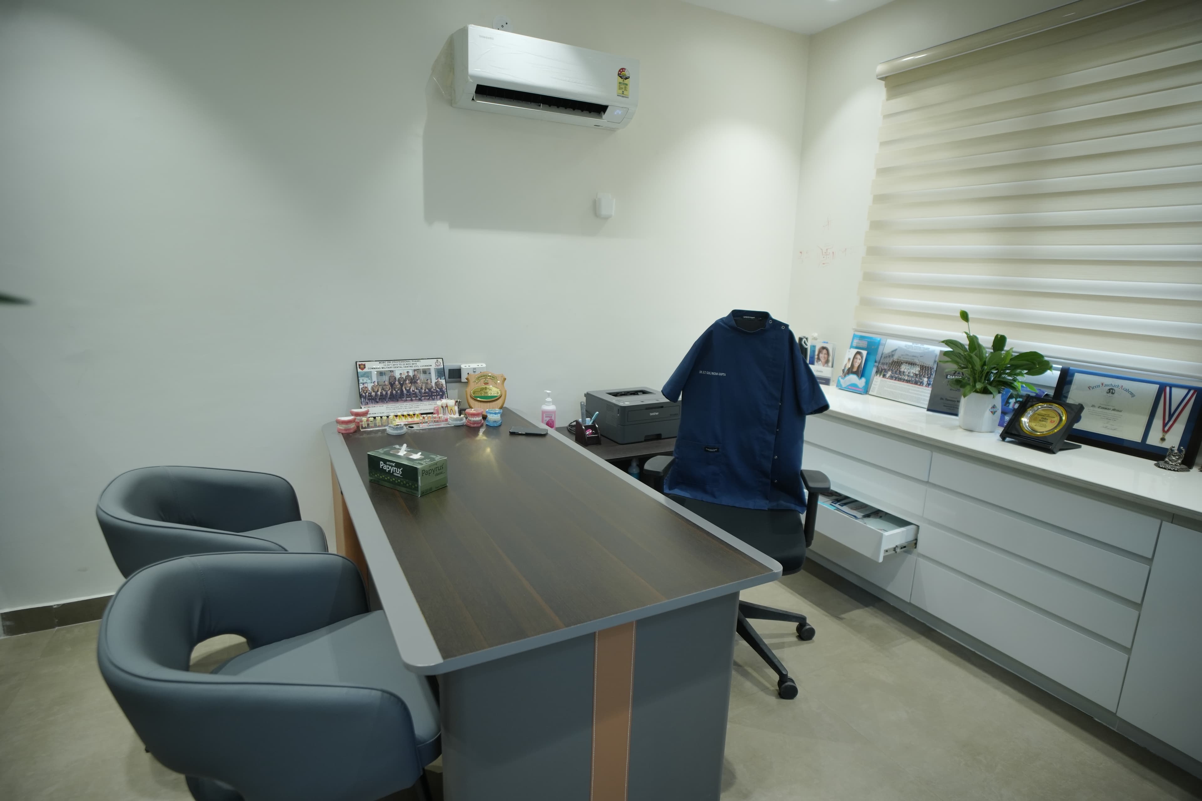 Dental Greens clinic storefront in Pitampura